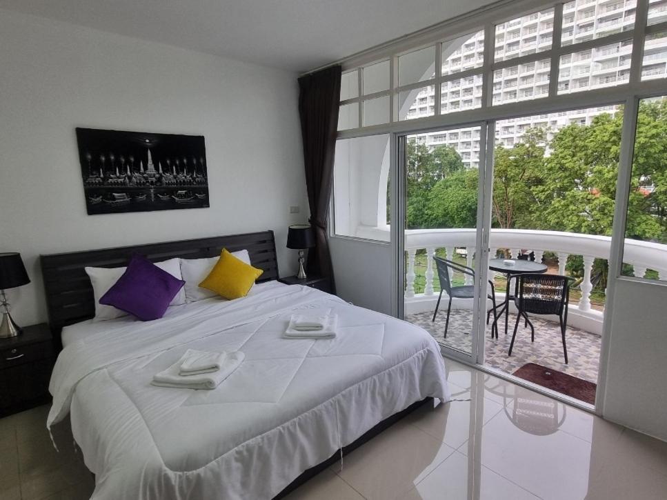 Dorothys Hotel Pattaya Exterior photo