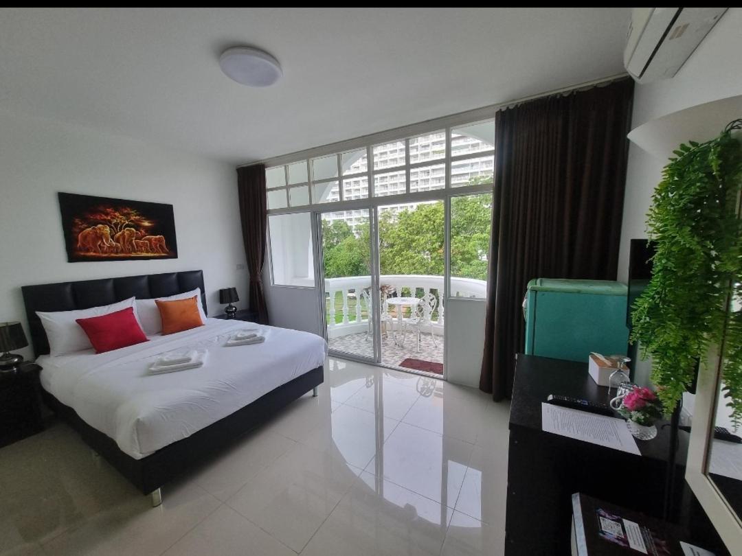 Dorothys Hotel Pattaya Exterior photo